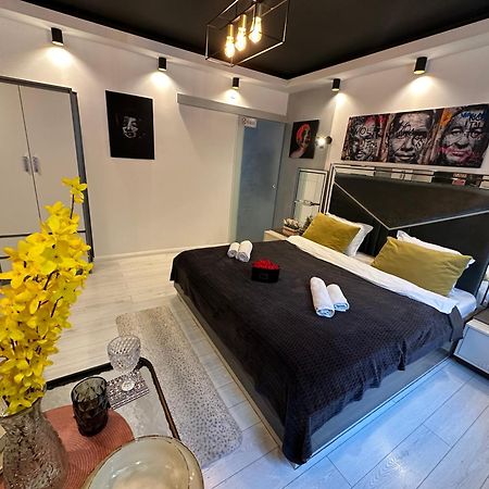 The Fame - Modern Studio In Top Location & Parking 크라이오바 외부 사진