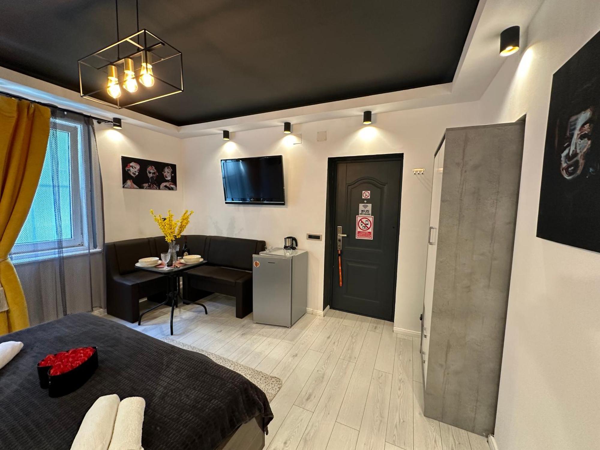 The Fame - Modern Studio In Top Location & Parking 크라이오바 외부 사진