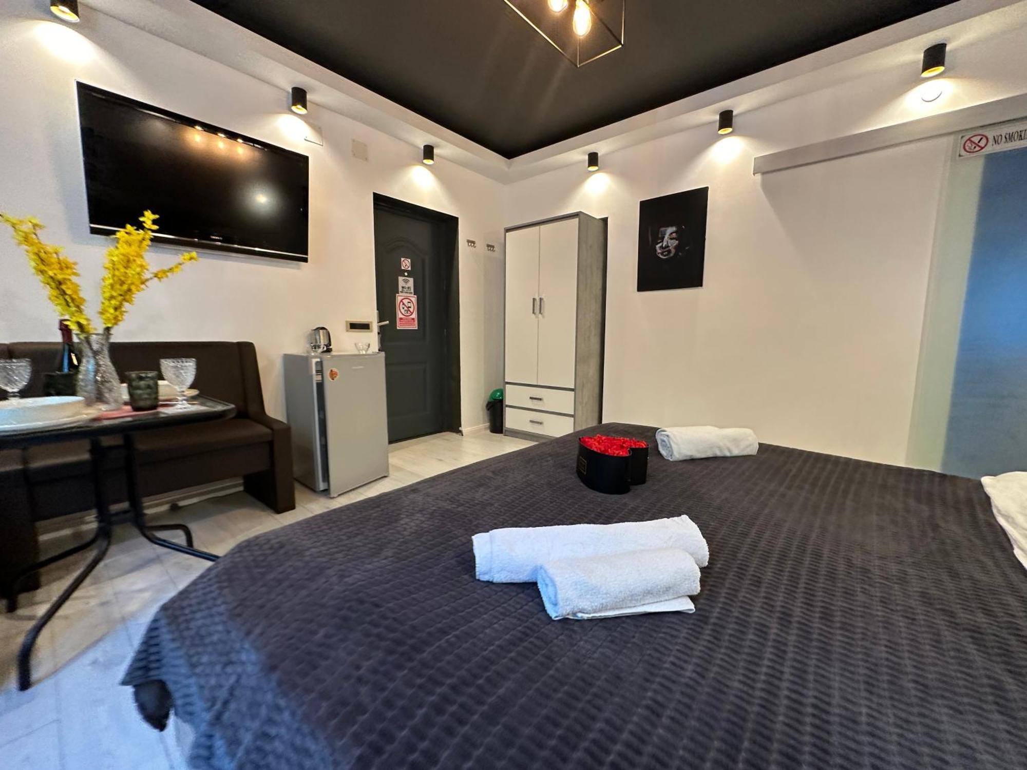 The Fame - Modern Studio In Top Location & Parking 크라이오바 외부 사진