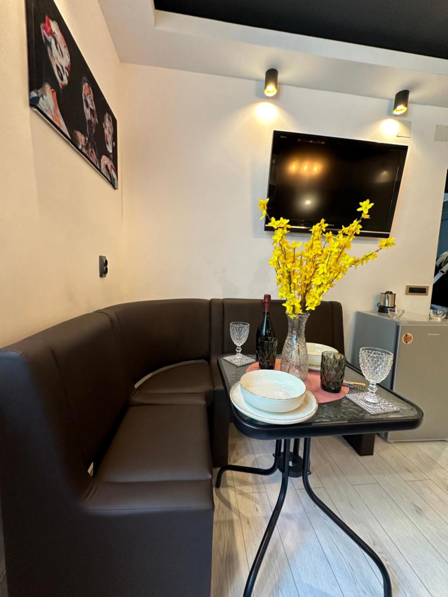 The Fame - Modern Studio In Top Location & Parking 크라이오바 외부 사진