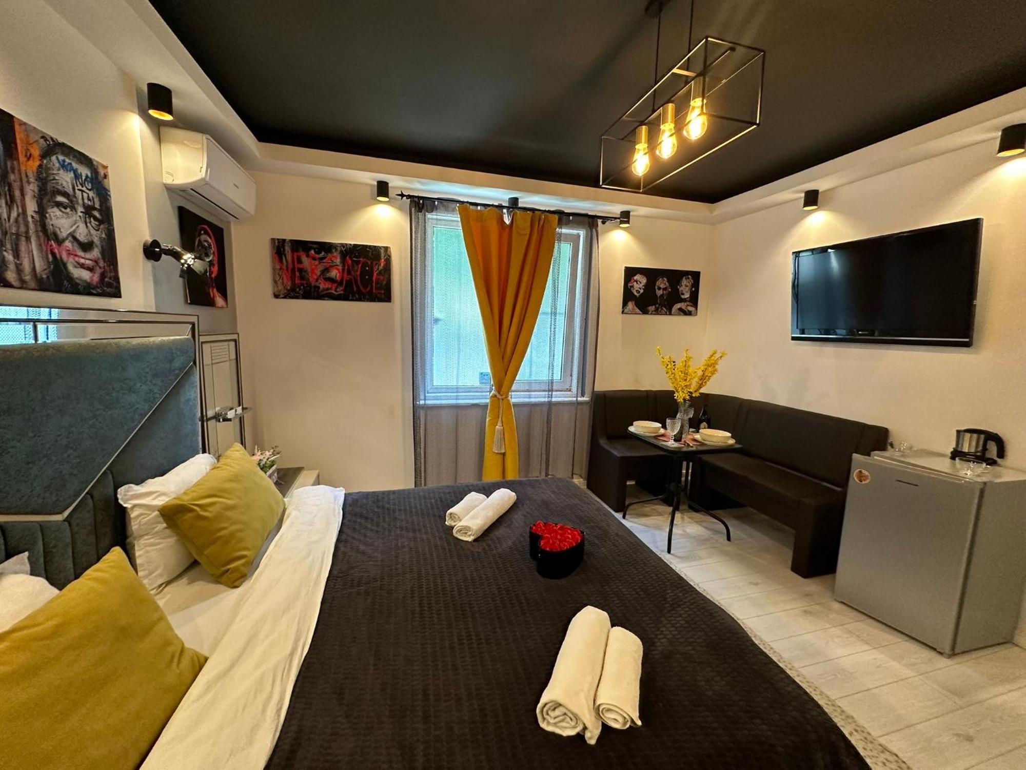 The Fame - Modern Studio In Top Location & Parking 크라이오바 외부 사진