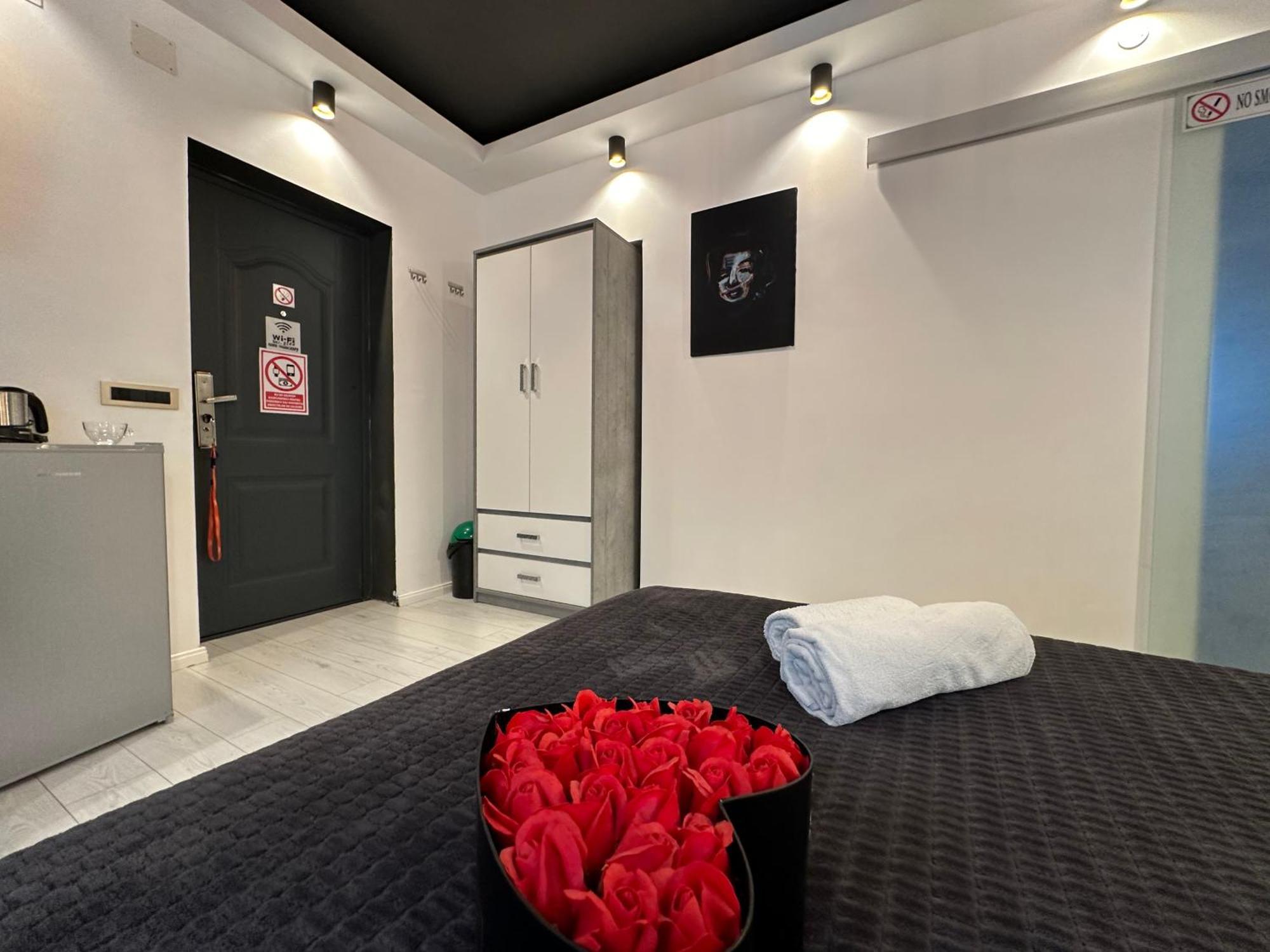 The Fame - Modern Studio In Top Location & Parking 크라이오바 외부 사진