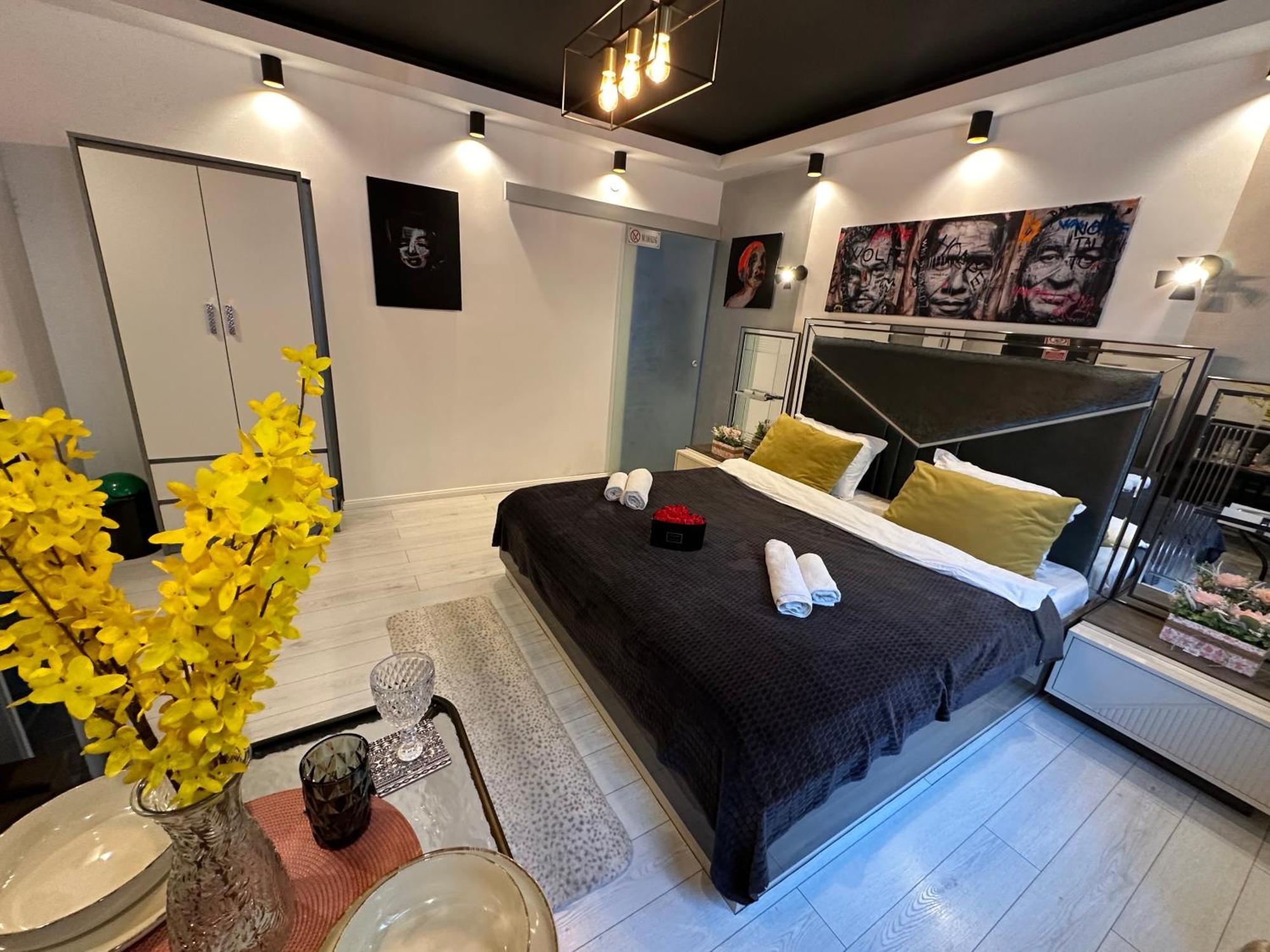 The Fame - Modern Studio In Top Location & Parking 크라이오바 외부 사진